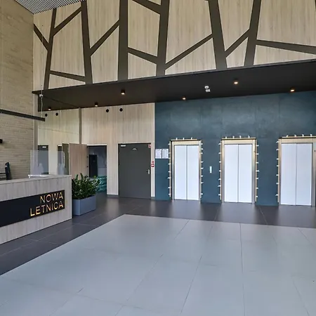 Modern With Balcony Near Arena By Renters *