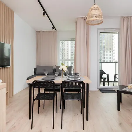 Modern With Balcony Near Arena By Renters Gdansk